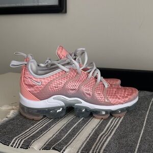 Nike VaporMax Air Plus Women's Coral and Light Gray